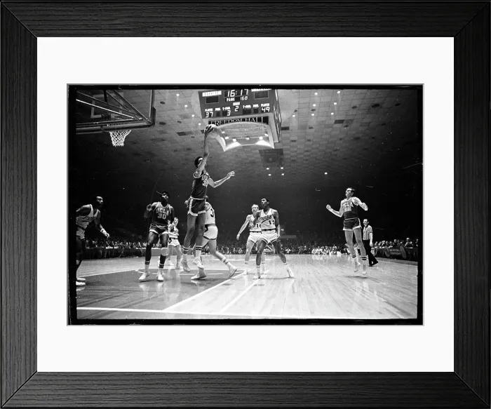 Framed Print : Lew Alcindor Receiving a Pass