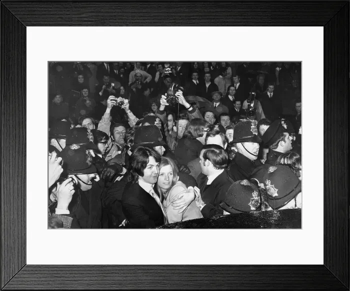 Framed Print : Paul and Linda McCartney After Wedding Framed Print : Paul and Linda McCartney After Wedding