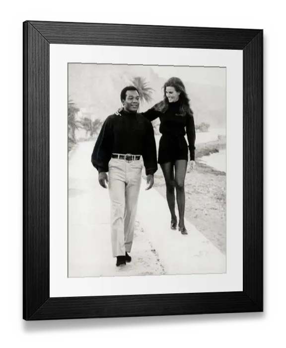 Framed Print : Jim Brown Walking with Raquel Welch Framed Print : Jim Brown Walking with Raquel Welch