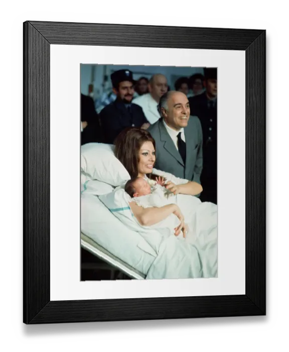 Framed Print : Sophia Loren with Husband and Child Framed Print : Sophia Loren with Husband and Child