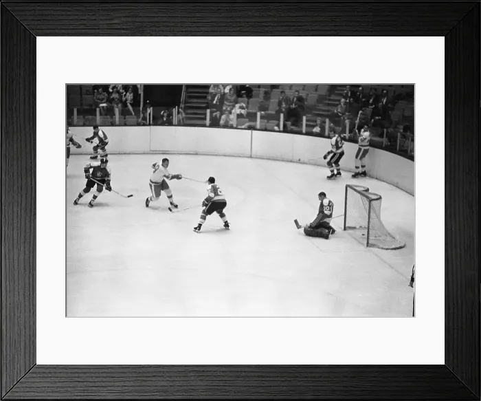 Framed Print : Gordon Howe Making 700th Career Goal Framed Print : Gordon Howe Making 700th Career Goal
