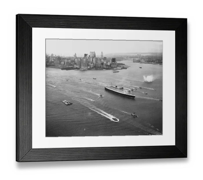 Framed Print : Queen Elizabeth Sailing Through New York Harbor Framed Print : Queen Elizabeth Sailing Through New York Harbor