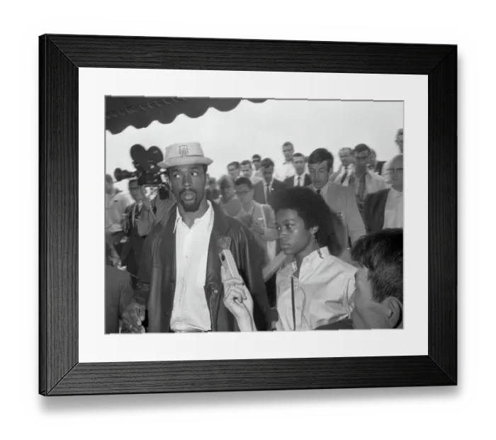 Framed Print : Olympic Sprinter John Carlos and His Wife Framed Print : Olympic Sprinter John Carlos and His Wife