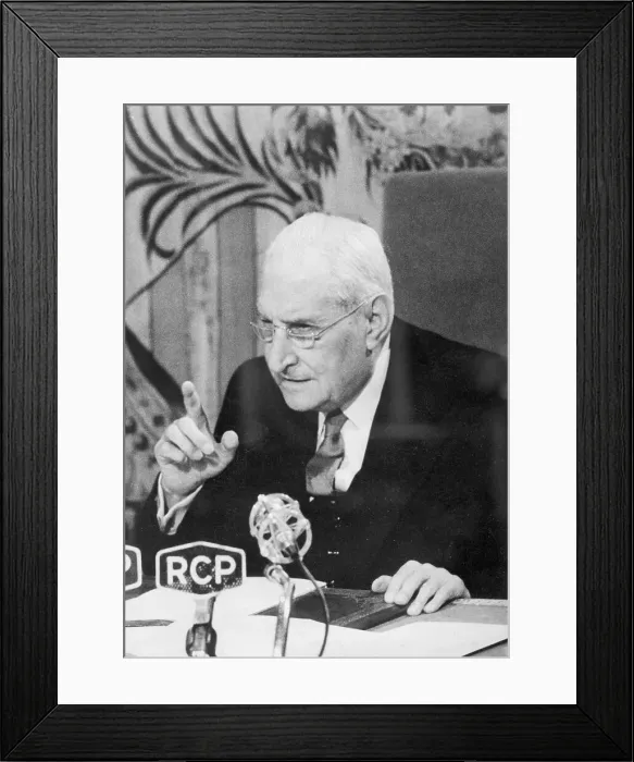 Framed Print : Oliveira Salazar Speaking at Microphones Framed Print : Oliveira Salazar Speaking at Microphones