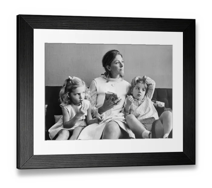 Framed Print : Vanessa Redgrave and Daughters Framed Print : Vanessa Redgrave and Daughters