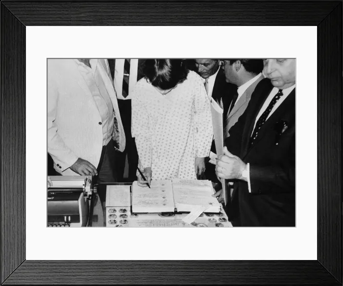Framed Print : Mia Farrow Signing Divorce Document Framed Print : Mia Farrow Signing Divorce Document