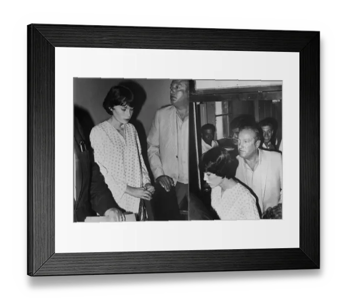 Framed Print : Mia Farrow Attending Her Divorce Settlement Framed Print : Mia Farrow Attending Her Divorce Settlement