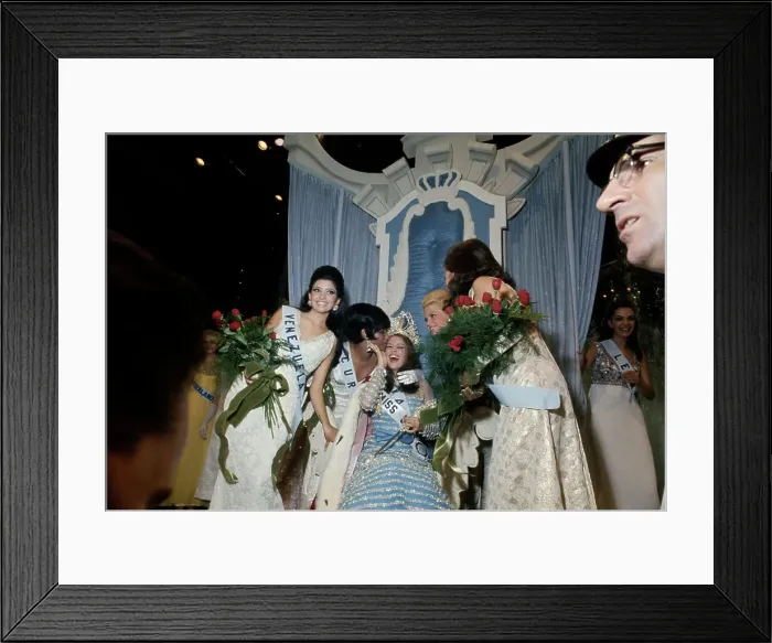Framed Print : Miss Universe With Runners-Up Framed Print : Miss Universe With Runners-Up