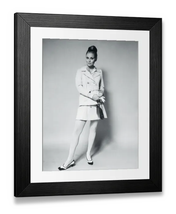 Framed Print : Portrait of Faye Dunaway Framed Print : Portrait of Faye Dunaway