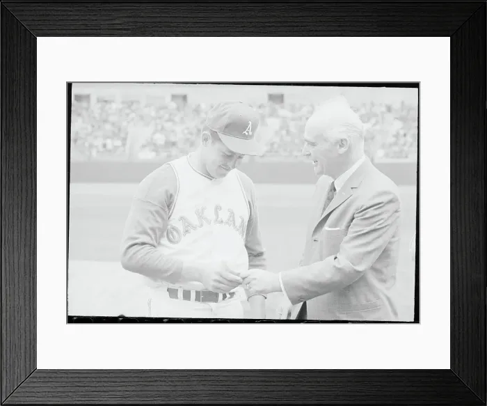 Framed Print : Jim Hunter Receiving Check Framed Print : Jim Hunter Receiving Check
