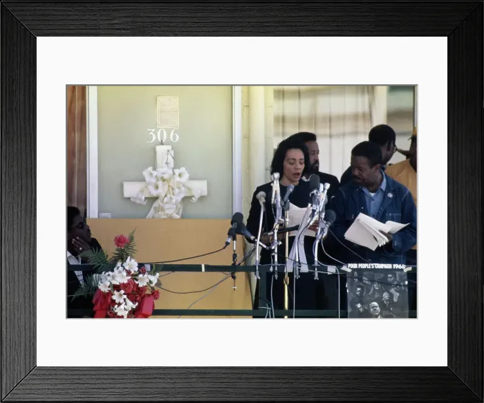 Framed Print : Coretta Scott King Outside Lorraine Motel Framed Print : Coretta Scott King Outside Lorraine Motel