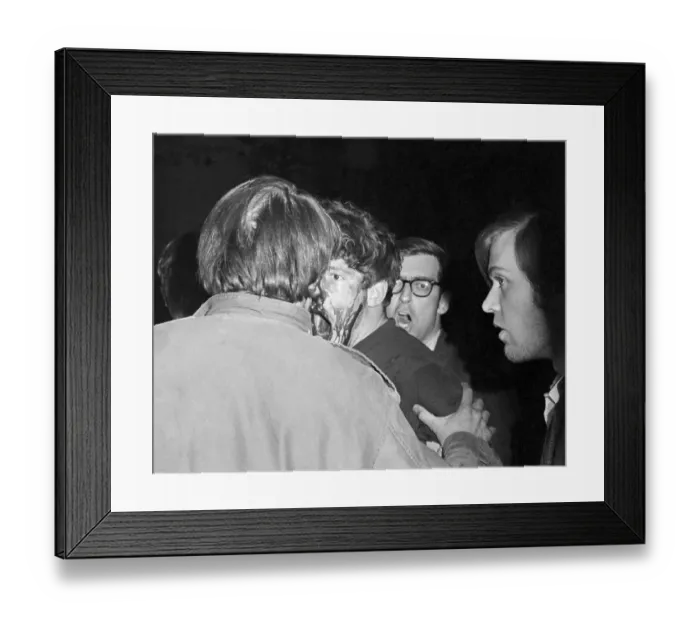 Framed Print : Demonstrator with Bloody Face Shouting Framed Print : Demonstrator with Bloody Face Shouting