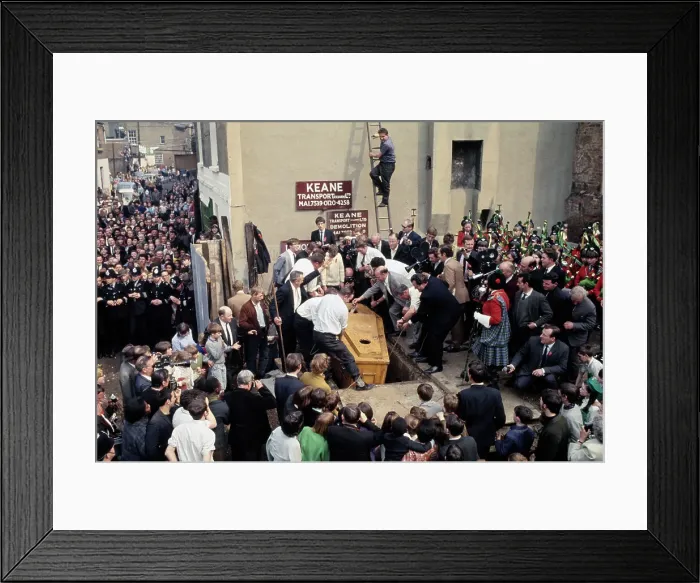 Framed Print : Raising Of Burial Artist Mick Meaney's Coffin Framed Print : Raising Of Burial Artist Mick Meaney's Coffin