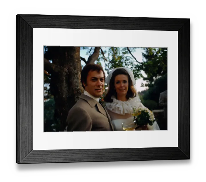 Framed Print : Tony Curtis and New Wife Leslie Allen Framed Print : Tony Curtis and New Wife Leslie Allen