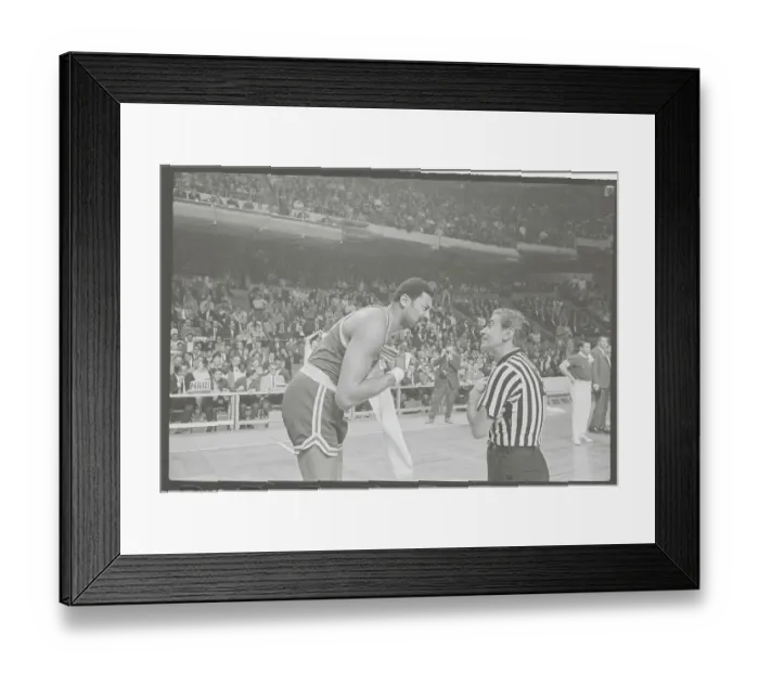 Framed Print : Wilt Chamberlain and Mendy Rudolph Having a Conflict Framed Print : Wilt Chamberlain and Mendy Rudolph Having a Conflict
