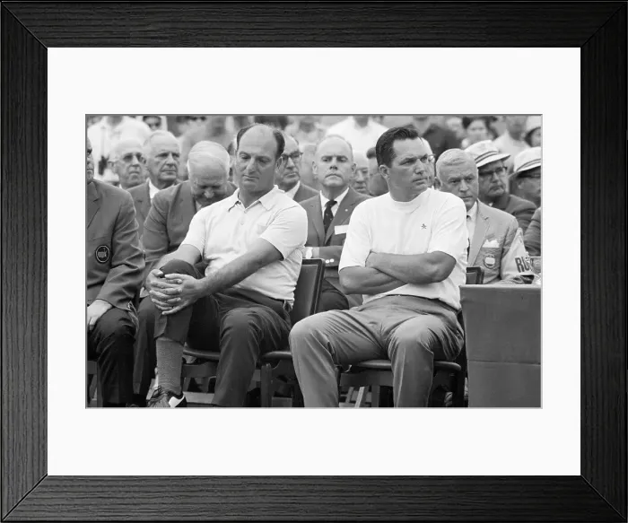 Framed Print : Robert De Vicenzo Seated Framed Print : Robert De Vicenzo Seated