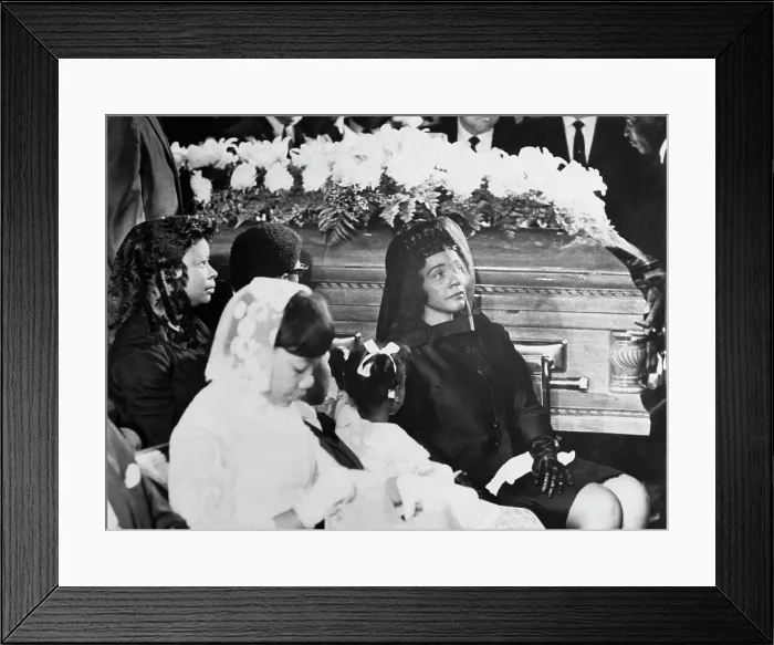 Framed Print : Coretta Scott King and Her Daughters near Coffin During Funeral