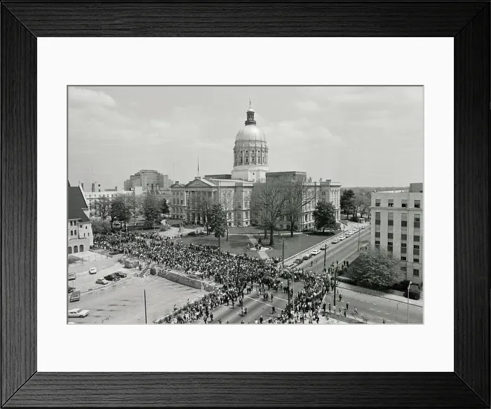Framed Print : Thousands Of Mourners Follow Mule Wagon