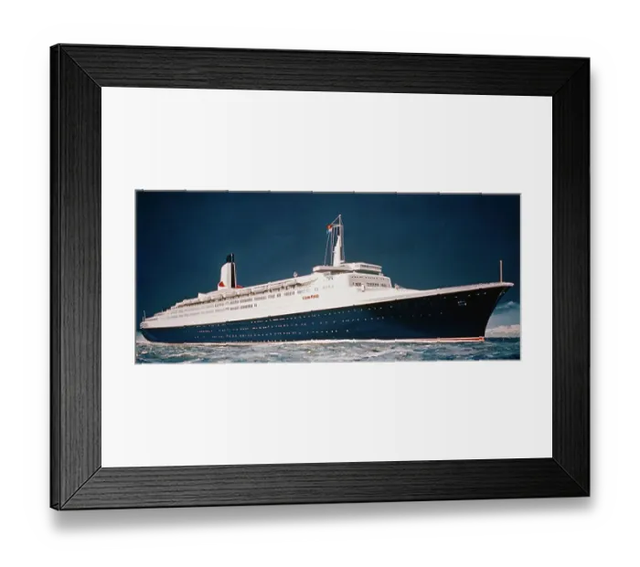 Framed Print : RMS Queen Elizabeth 2 Framed Print : RMS Queen Elizabeth 2