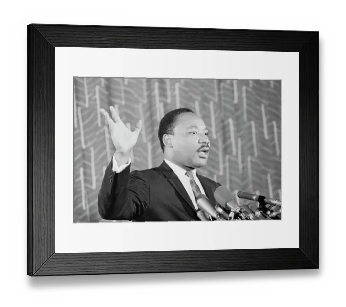 Framed Print : Reverend Martin Luther King Delivering Sermon Framed Print : Reverend Martin Luther King Delivering Sermon