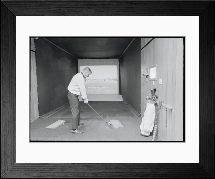 Framed Print : Bob Anderson Putting Framed Print : Bob Anderson Putting