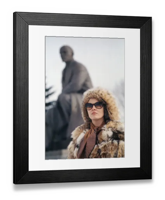 Framed Print : Close up Portrait of Faye Dunaway Wearing Fur Framed Print : Close up Portrait of Faye Dunaway Wearing Fur