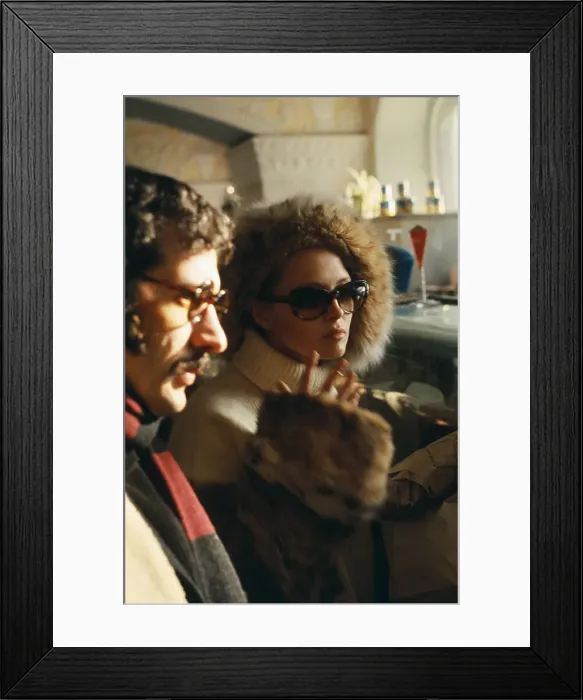 Framed Print : Faye Dunaway Shopping with Jerry Schatzberg Framed Print : Faye Dunaway Shopping with Jerry Schatzberg