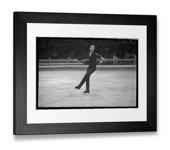 Framed Print : Tim Wood in Action on the Ice Framed Print : Tim Wood in Action on the Ice