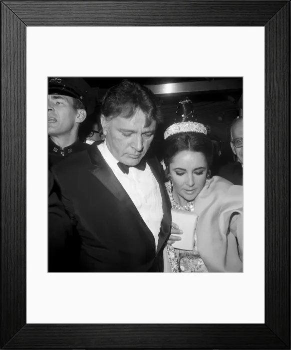 Framed Print : Elizabeth Taylor and Richard Burton En Route to Hotel Framed Print : Elizabeth Taylor and Richard Burton En Route to Hotel