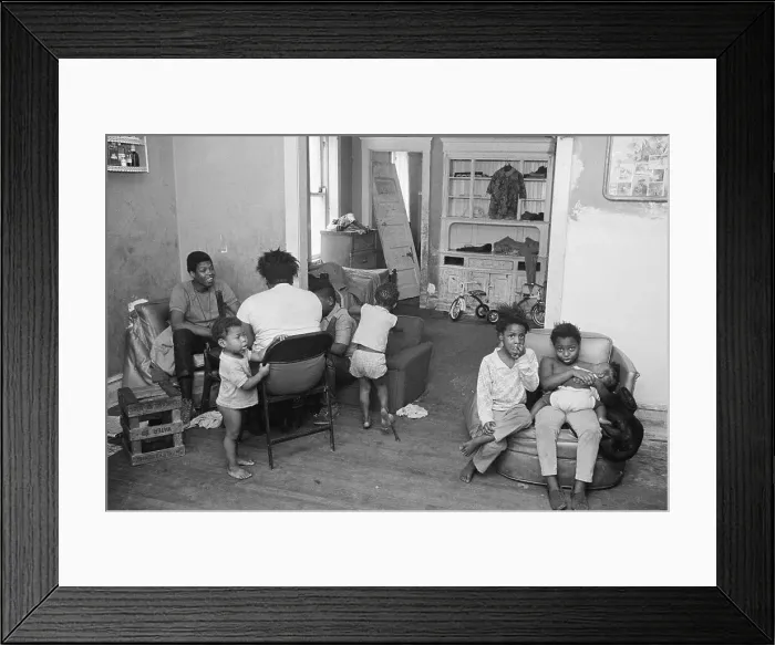 Framed Print : Poor Family on Chicago's South Side Framed Print : Poor Family on Chicago's South Side