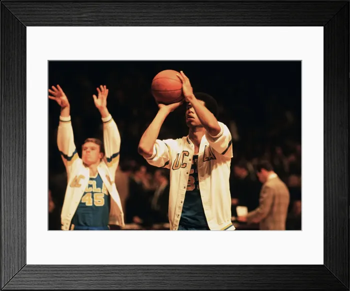 Framed Print : Lew Alcindor Shooting for Basket Framed Print : Lew Alcindor Shooting for Basket