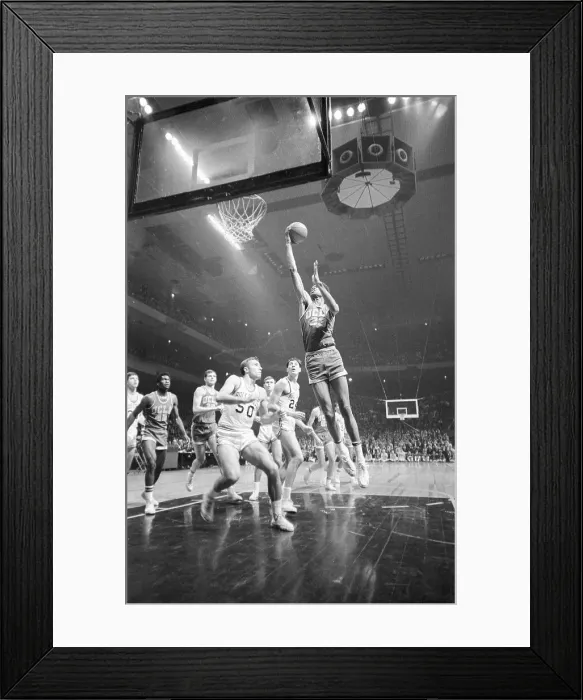 Framed Print : Kareem Abdul-Jabbar in Basketball Action Framed Print : Kareem Abdul-Jabbar in Basketball Action