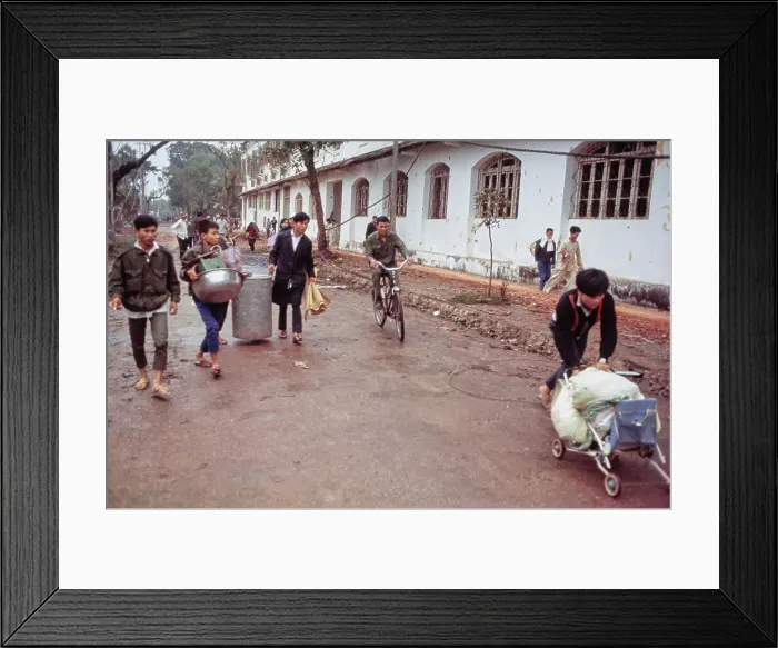 Framed Print : Hue Refugees Framed Print : Hue Refugees
