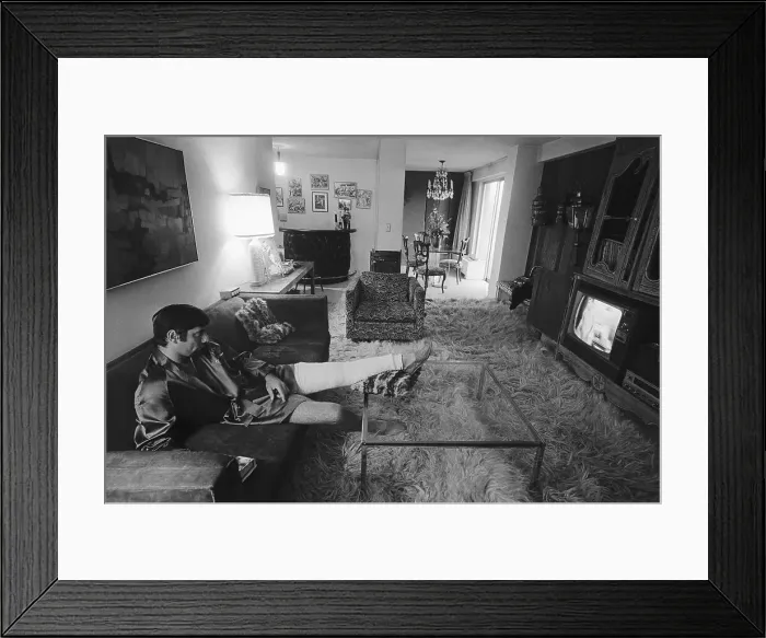 Framed Print : Joe Namath Relaxing With Foot up Framed Print : Joe Namath Relaxing With Foot up