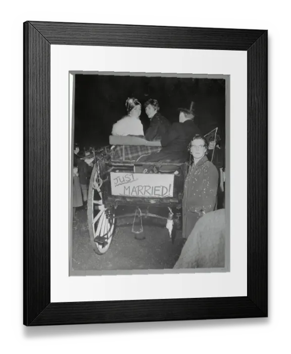 Framed Print : Keith Hopwood and His Bride, Penny Pagni Driving Away in a Horse-and-Buggy Framed Print : Keith Hopwood and His Bride, Penny Pagni Driving Away in a Horse-and-Buggy