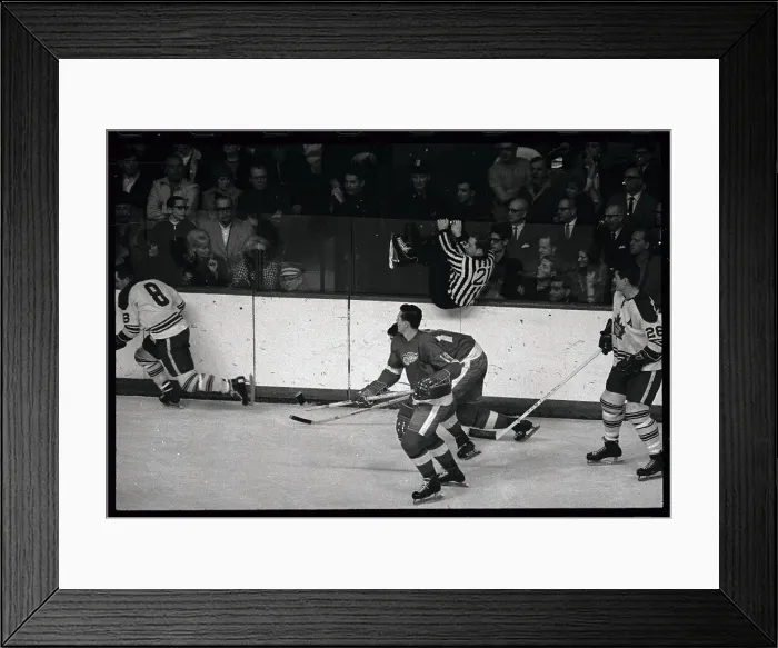 Framed Print : Willard Norris Moving out of Harm