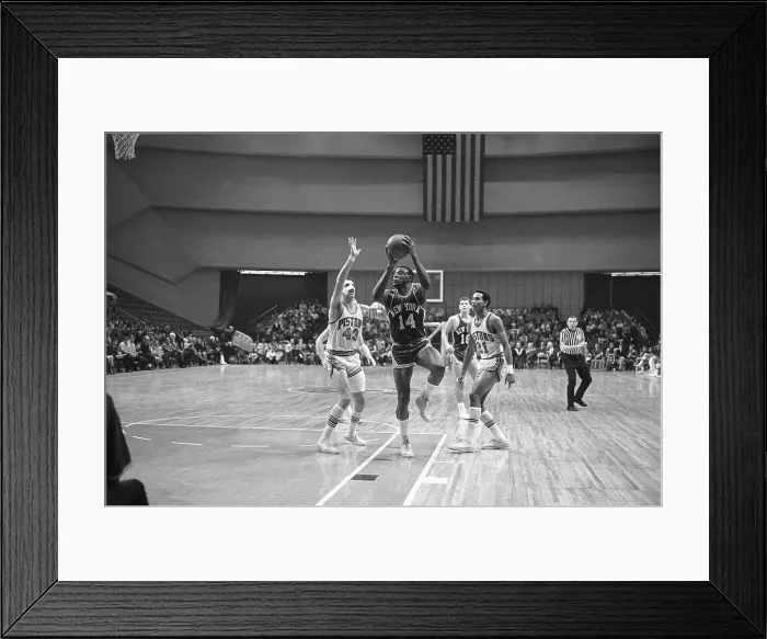 Framed Print : Pistons and Knicks Playing Game Framed Print : Pistons and Knicks Playing Game
