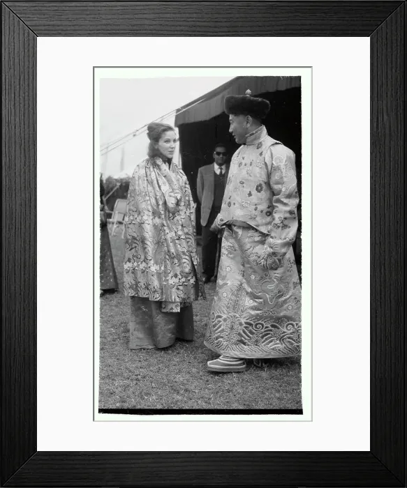 Framed Print : Indian King and Queen Talking Framed Print : Indian King and Queen Talking