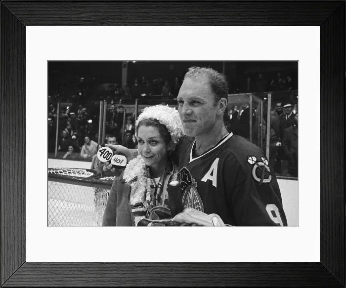 Framed Print : Bobby and Joanne Hull after 401st Goal Framed Print : Bobby and Joanne Hull after 401st Goal