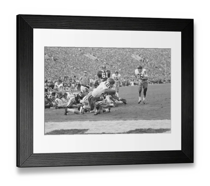 Framed Print : O.J. Simpson Breaks from Indiana Defense Framed Print : O.J. Simpson Breaks from Indiana Defense
