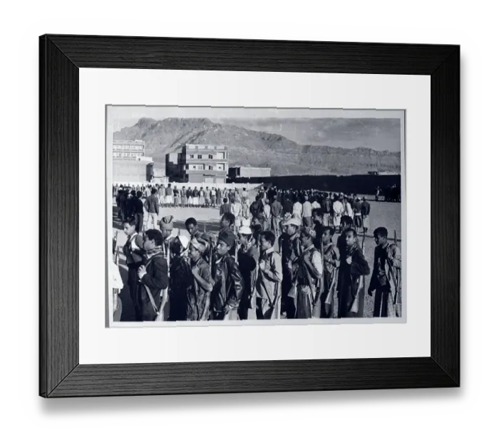 Framed Print : Yemen Soldiers with Weapons in Line Framed Print : Yemen Soldiers with Weapons in Line