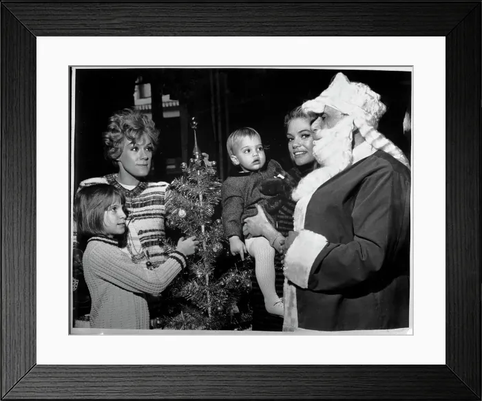 Framed Print : Tammy Grimes and Dyan Cannon Framed Print : Tammy Grimes and Dyan Cannon
