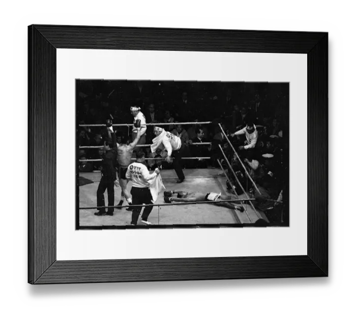 Framed Print : Hiroshi Kobayashi with Arms Up in Victory Framed Print : Hiroshi Kobayashi with Arms Up in Victory