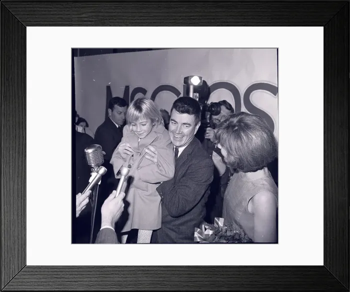 Framed Print : Paul McCloskey Lifts Daughter in Joy Framed Print : Paul McCloskey Lifts Daughter in Joy