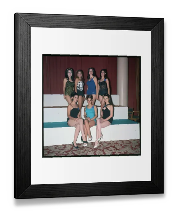 Framed Print : Madeleine Hartog-Bel with Other Miss World Contestants Framed Print : Madeleine Hartog-Bel with Other Miss World Contestants