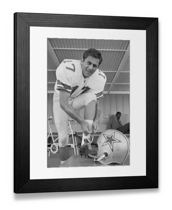 Framed Print : Don Meredith Preparing for Game Framed Print : Don Meredith Preparing for Game