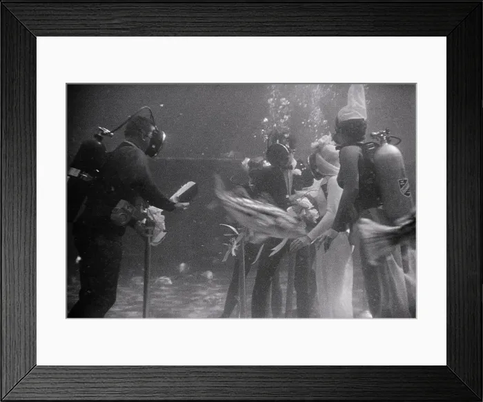 Framed Print : Couple Wedding Underwater