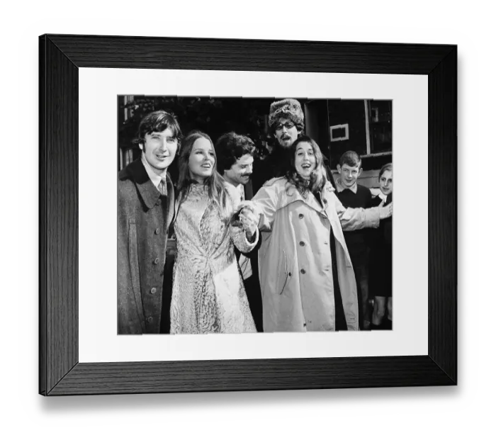 Framed Print : Cass Elliot with The Mamas and The Papas Framed Print : Cass Elliot with The Mamas and The Papas