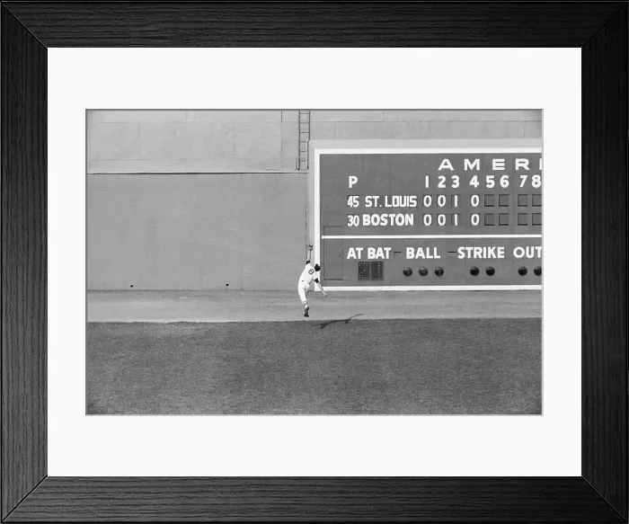 Framed Print : Carl Yastrzemski Reaches For Nice Catch Framed Print : Carl Yastrzemski Reaches For Nice Catch