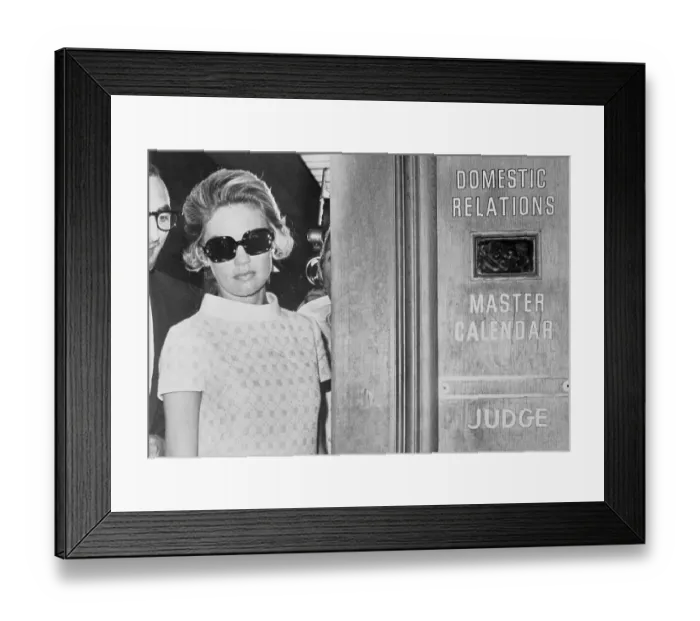 Framed Print : Dyan Cannon Appearing in Court Framed Print : Dyan Cannon Appearing in Court